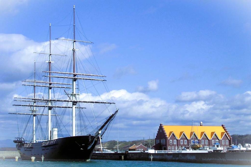 Kaiyomaru Museum：The shogunate warship that played an active role in the last days of the Tokugawa shogunate. The Kaiyo Maru that sank off Esashi in 1868 has been restored to its original design. Inside there are 3000 remains that have been collected from the bottom of the sea on display.