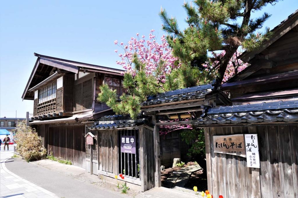 Yokoyama Family Merchant House：The Yokoyama family can be traced back over 200 years. In the main house and the 4th warehouse, you can see tools and other items which were used for living in the golden age of herring fishing. It is one of the precious buildings to tell us how people at that time lived.