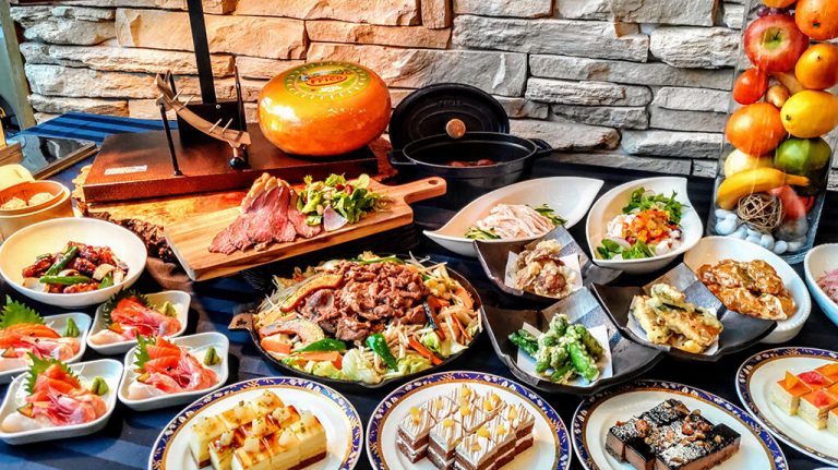 A restaurant buffet and course meals featuring abundant Hokkaido ingredients.