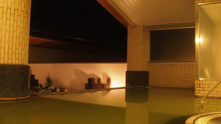 Indulge in the luxury of Kussharo hot spring, sourced from 1000 meters underground.