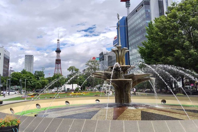 Odori Park, Nishi 4-chome